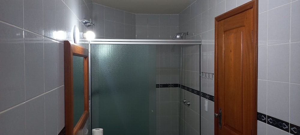 Deluxe Room - Photo 9