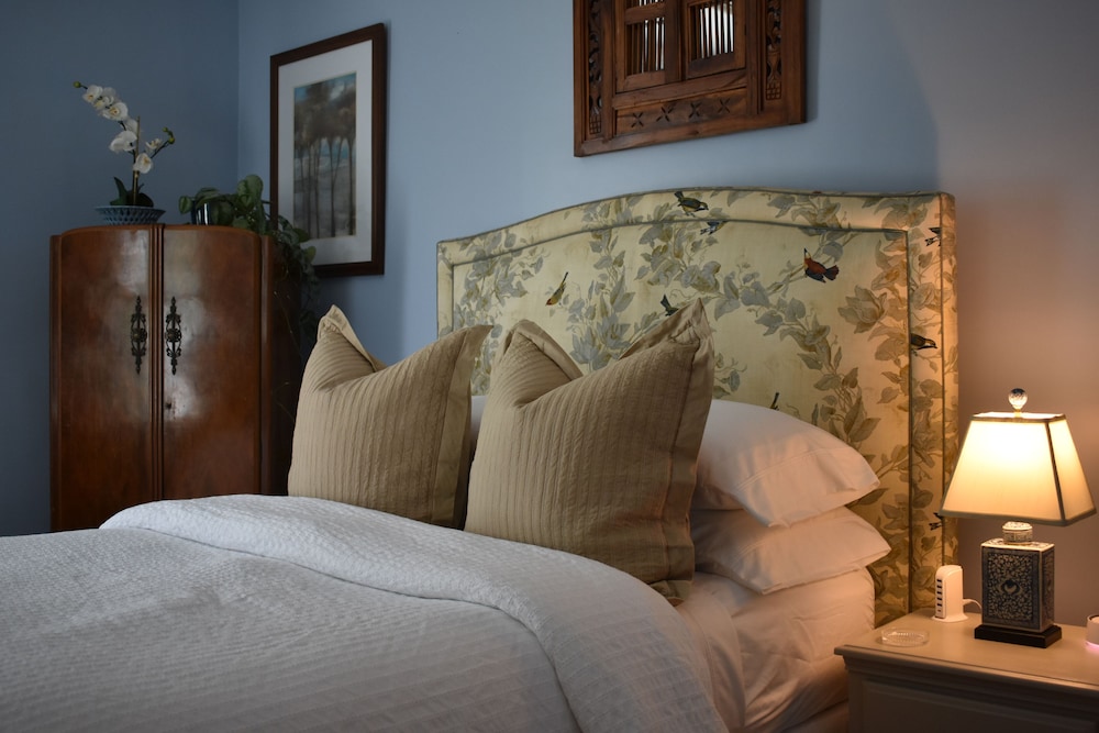 Signature Room, 1 Queen Bed, Non Smoking, Private Bathroom