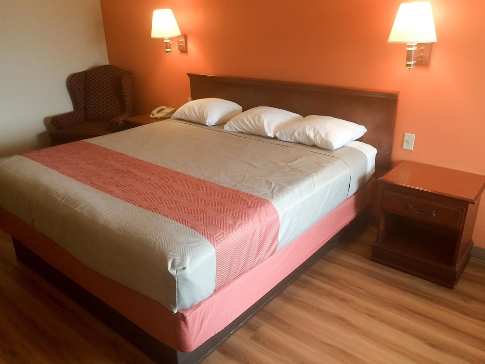 Standard Room, 1 King Bed, Accessible, Non Smoking photo 2