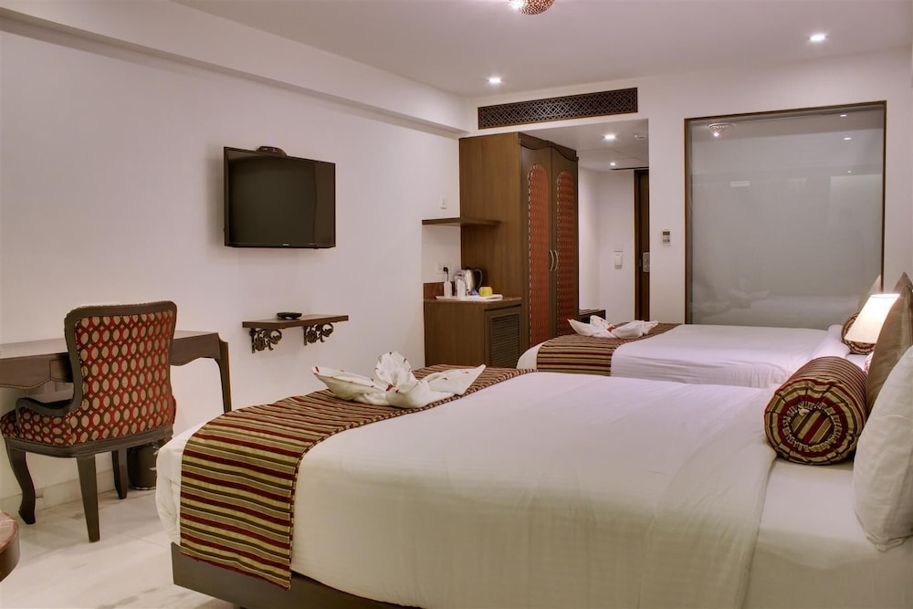 Deluxe Suite, 2 Queen Beds - Photo 1