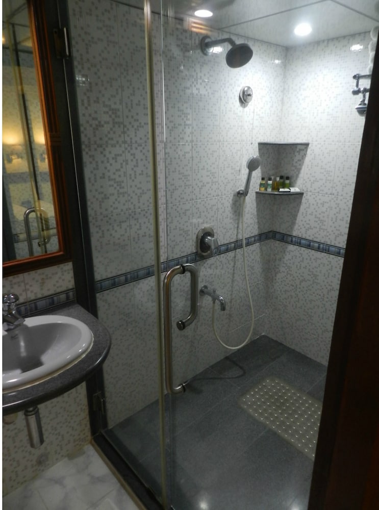 Deluxe Room - Photo 9