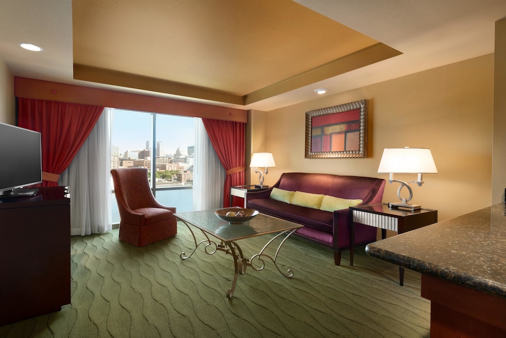 Suite - Photo 3