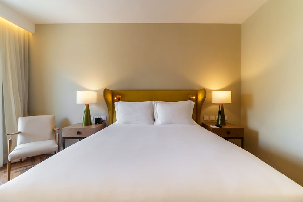Family Suite, City View (1 King Bed & 2 Twin Beds) - Photo 7