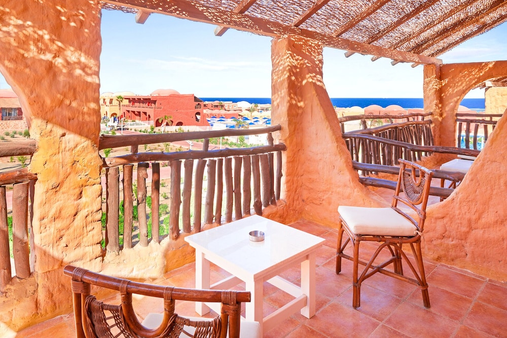 Deluxe Bungalow, Sea View - Photo 4