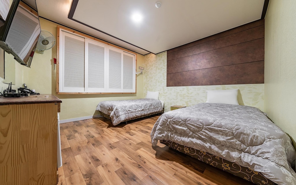 Room (Twin Room)