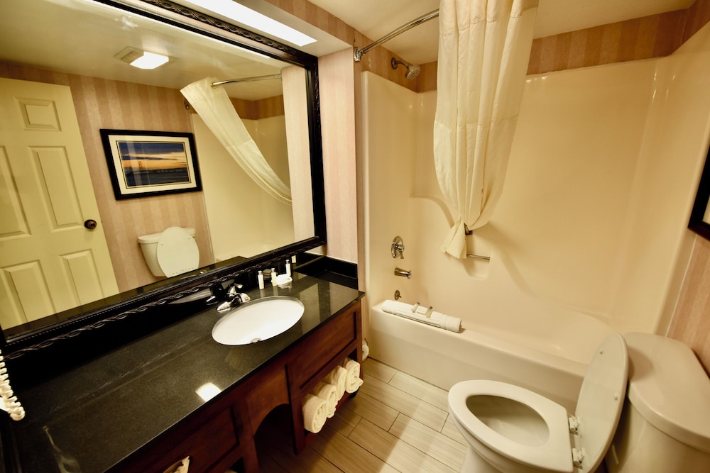 Deluxe Room, 2 Queen Beds, Balcony, Beachside - Photo 5