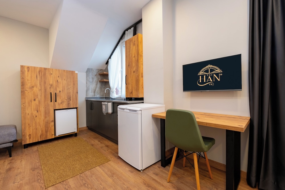 1+0- WITH KITCHEN photo 2