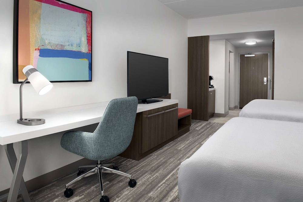 Room, 2 Queen Beds, Accessible, Bathtub - Photo 4