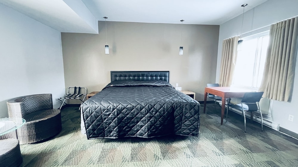 Premium Room, 1 King Bed, Non Smoking photo 1