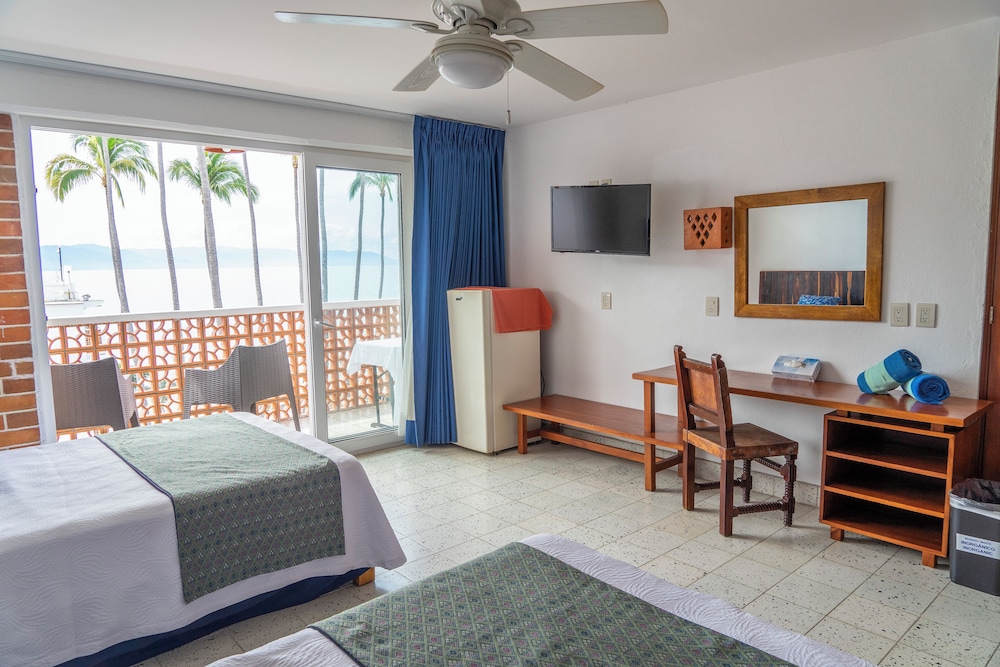 Standard Room, 2 Double Beds, Partial Ocean View - Photo 4