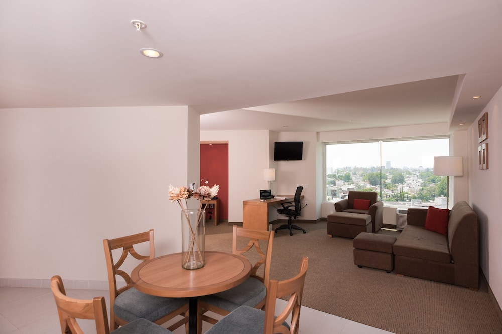 Available room thumbnail 6