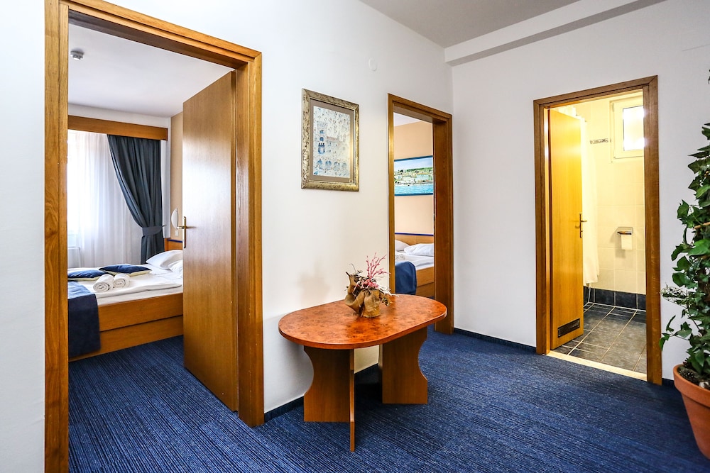Family Room, 2 Bedrooms, Balcony