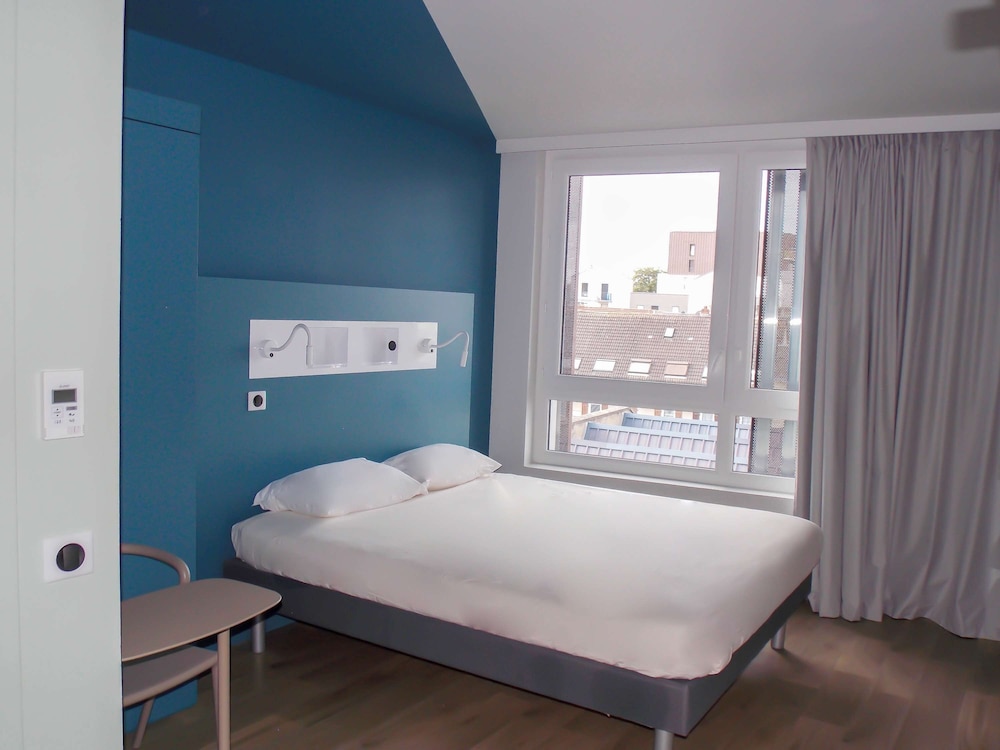 Standard Room, Multiple Beds - Photo 6