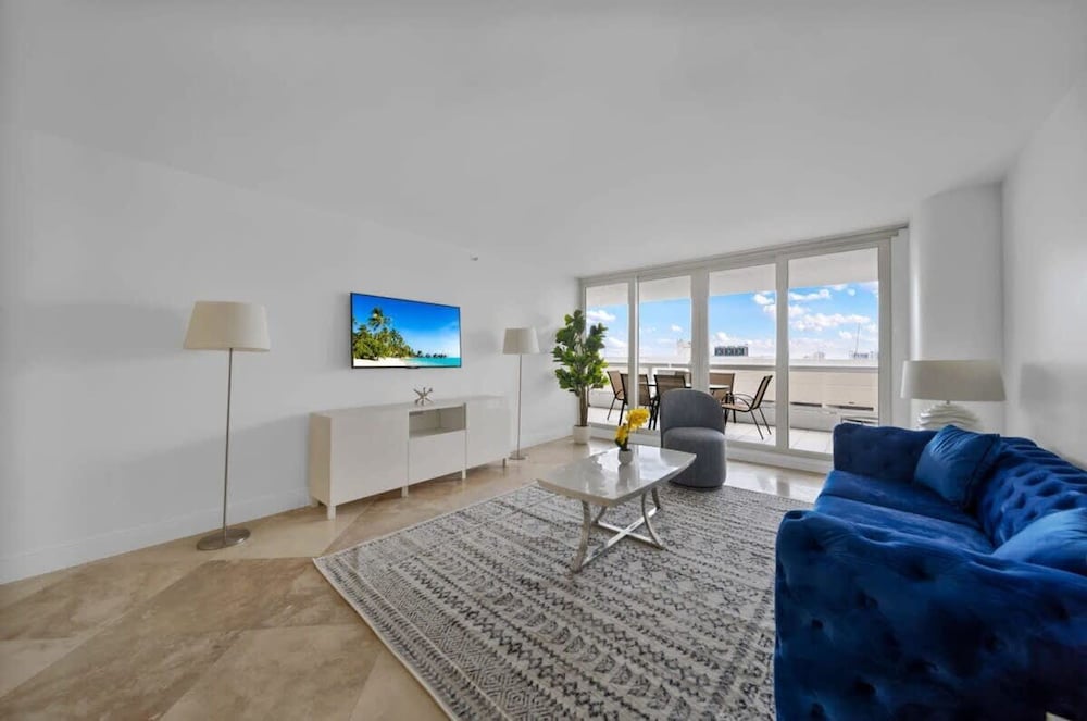 Apartment photo 2
