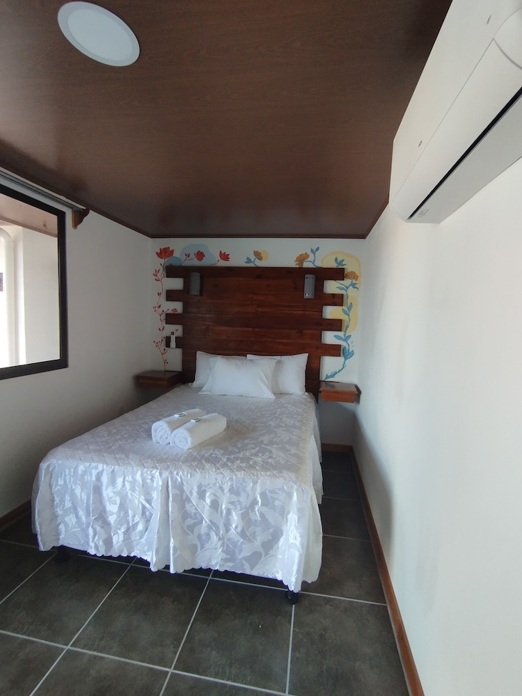 Basic Cabin, 2 Double Beds photo 2