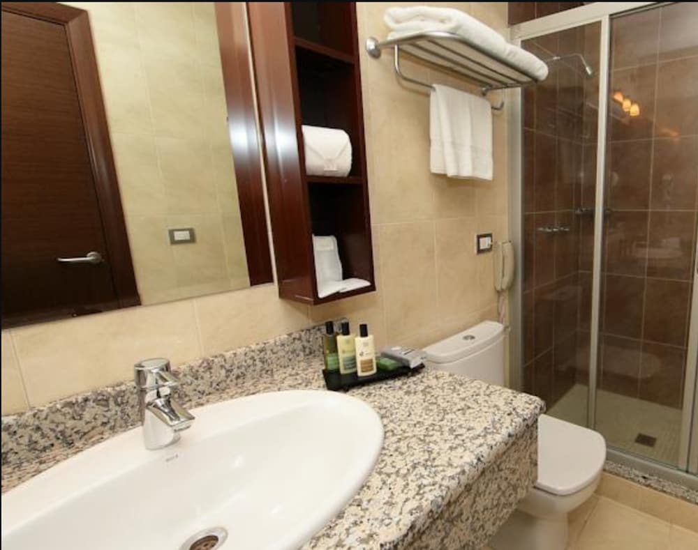 Standard Twin Room - Photo 6
