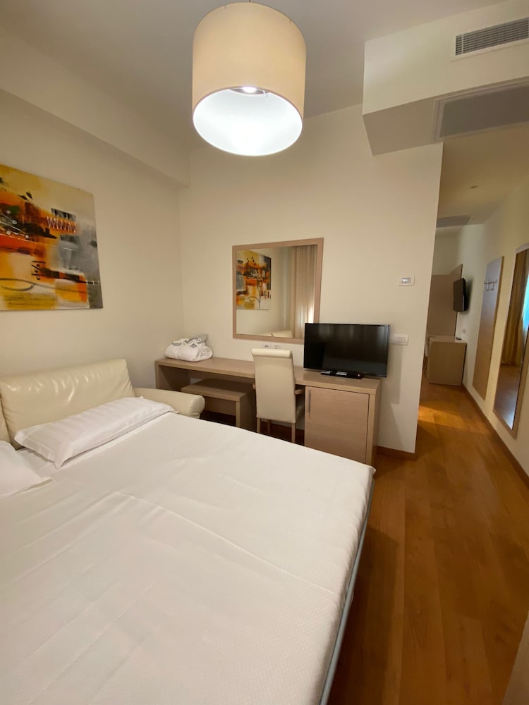 Superior Quadruple Room - Photo 2