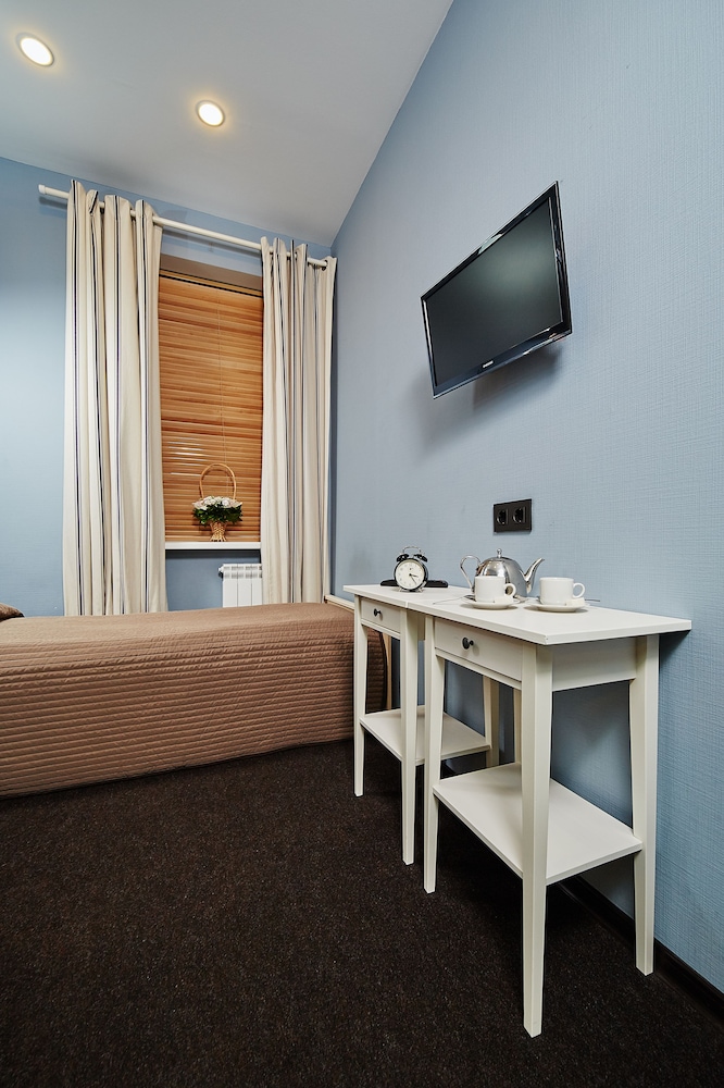 Economy Twin Room, Shared Bathroom