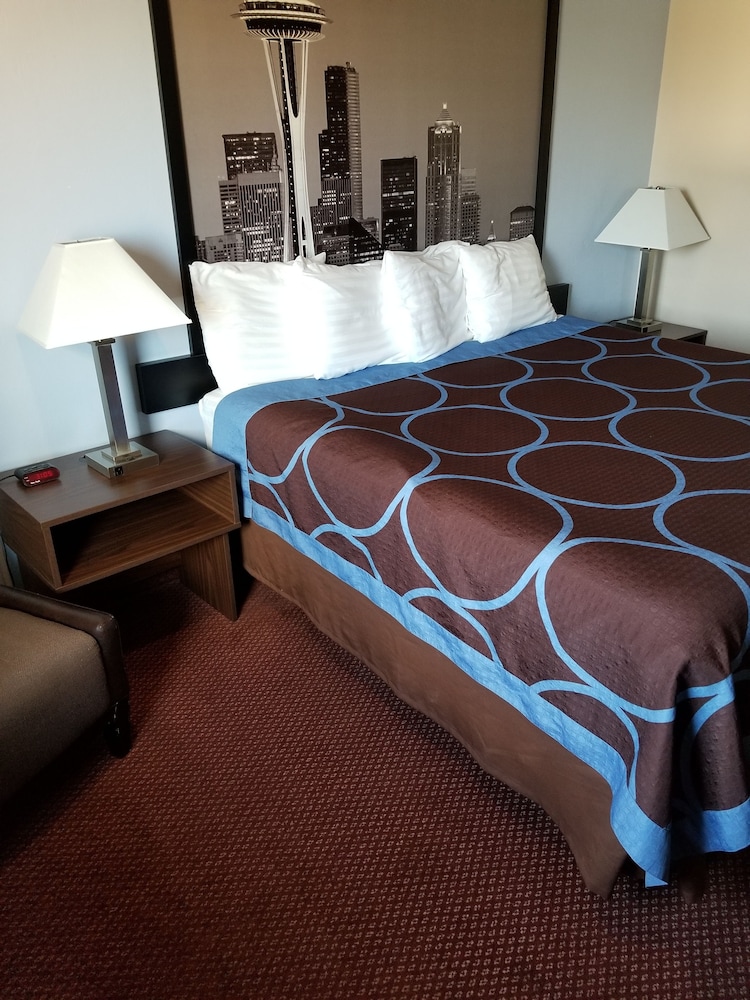 Room, 1 King Bed, Non Smoking - Photo 3