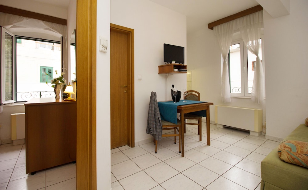 Triple Room, Kitchenette photo 2