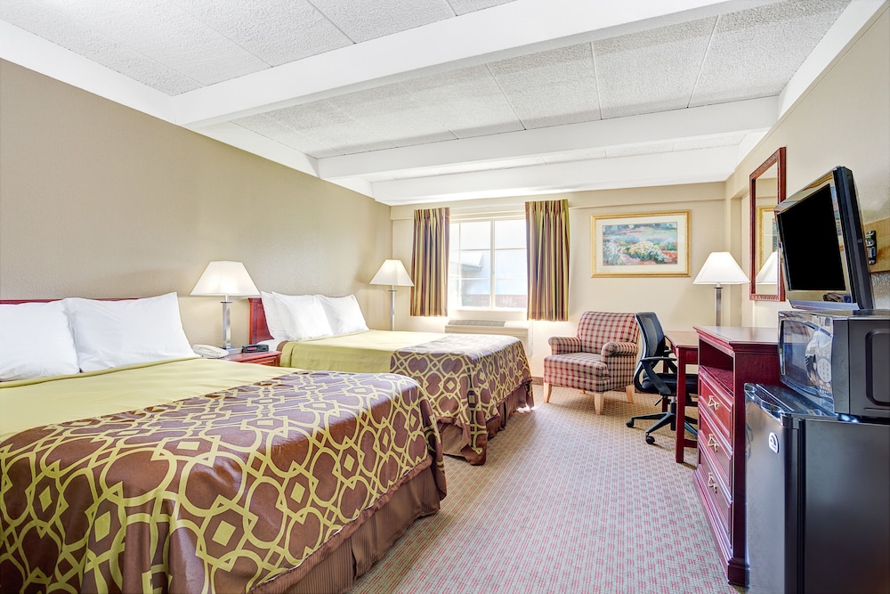 Room, 2 Queen Beds, Non Smoking (Efficiency) photo 2