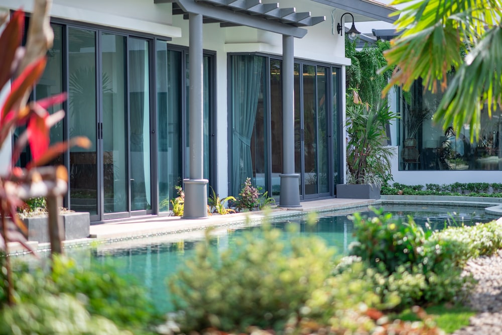 2 Bedrooms Pool Access Villa - Photo 3