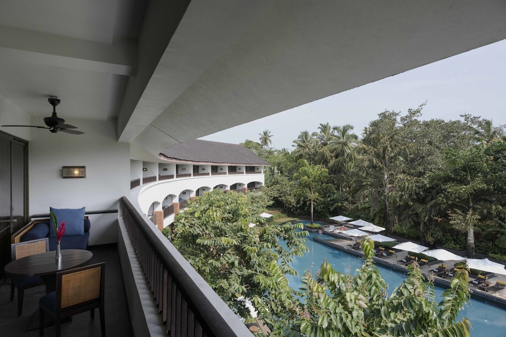 Club Suite, Balcony, Pool View (Diwa, Living Room) photo 2