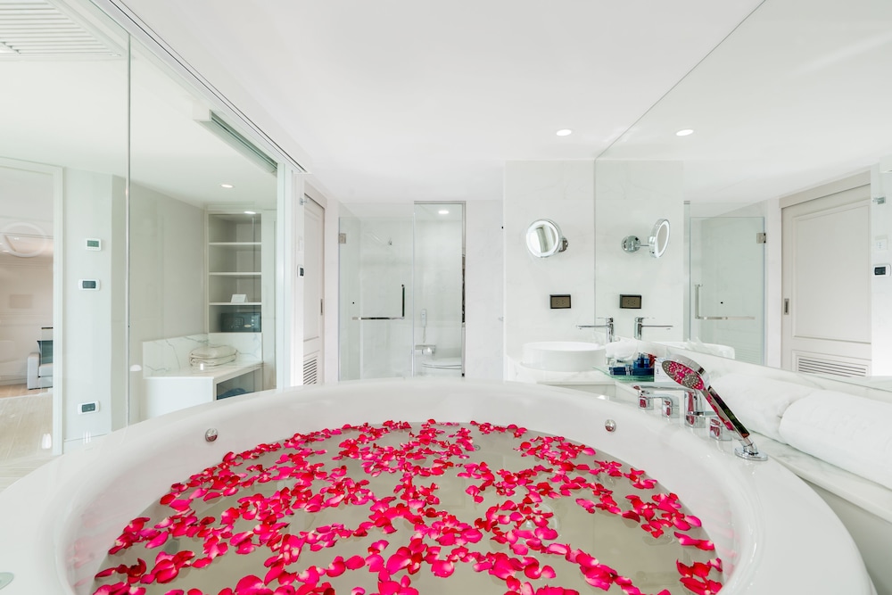 Theme Suite Two Bedrooms Thai Modern - Photo 10