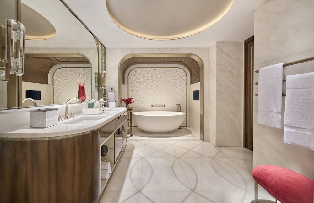Presidential Suite thumbnail 5