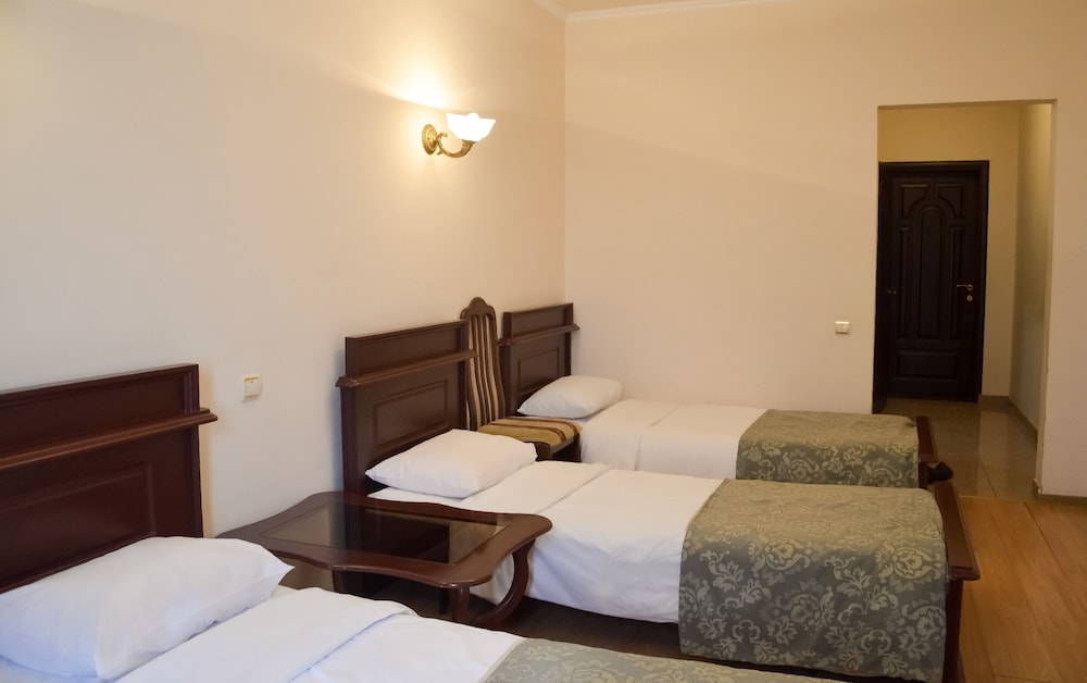 Standard Triple Room photo 2
