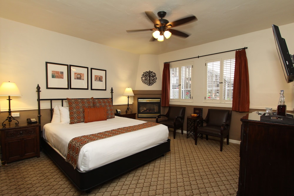 Standard Room, 1 King Bed photo 3