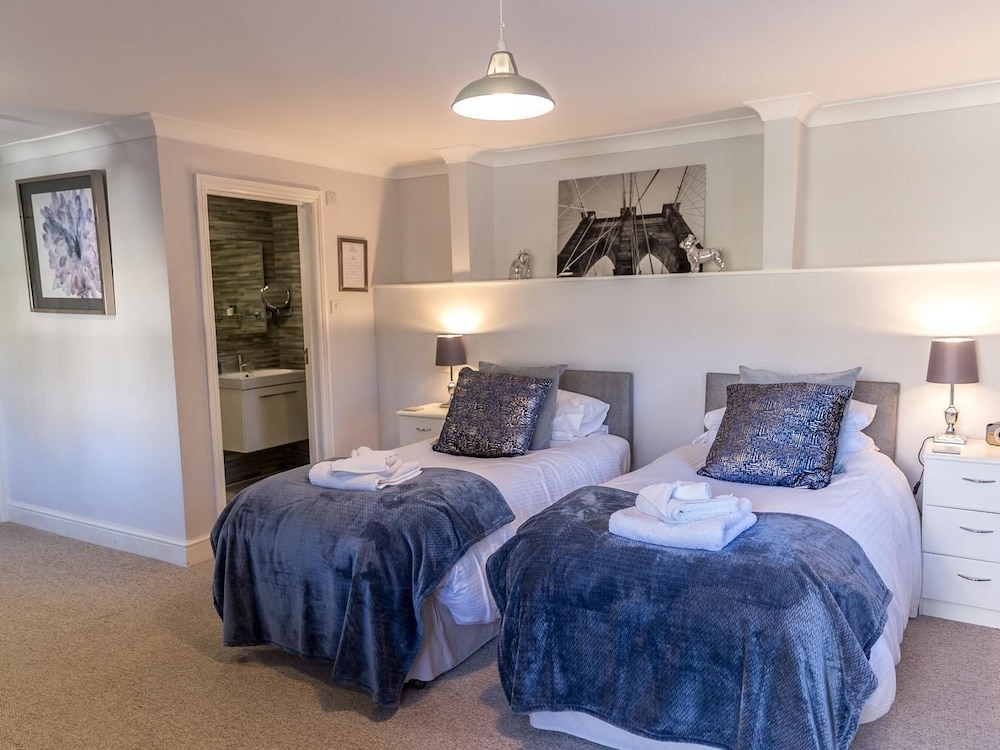 Luxury Twin Room, Ensuite photo 3