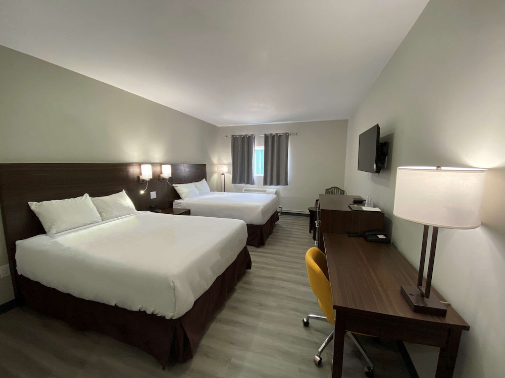 Standard Room, 2 Queen Beds, Non Smoking - Photo 1
