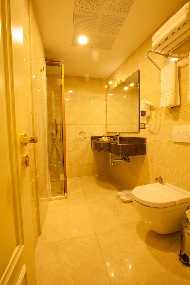 Deluxe Triple Room, Non Smoking, City View photo 2