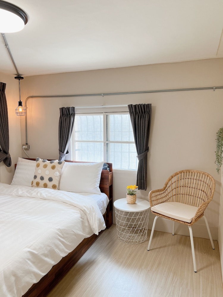 Double Room, Shared Bathroom (B)