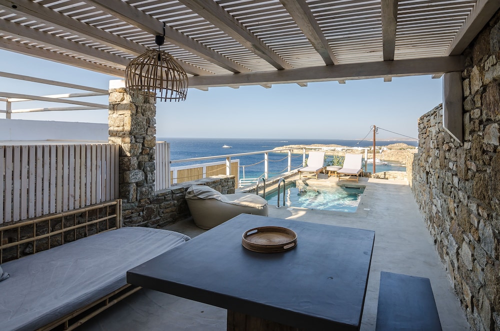 Deluxe Suite, Private Pool, Sea View photo 3