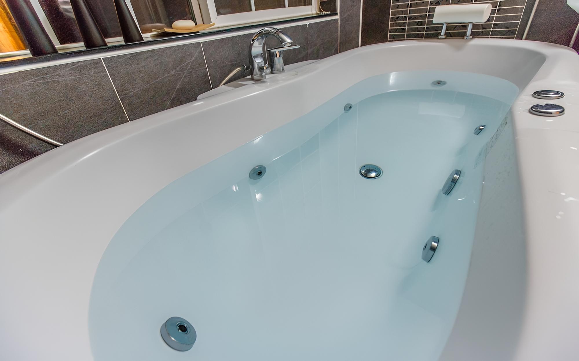 Olga (30,000 KRW per night for jetted spa tub use) photo 2