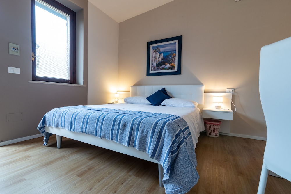 Economy Double Room photo 3