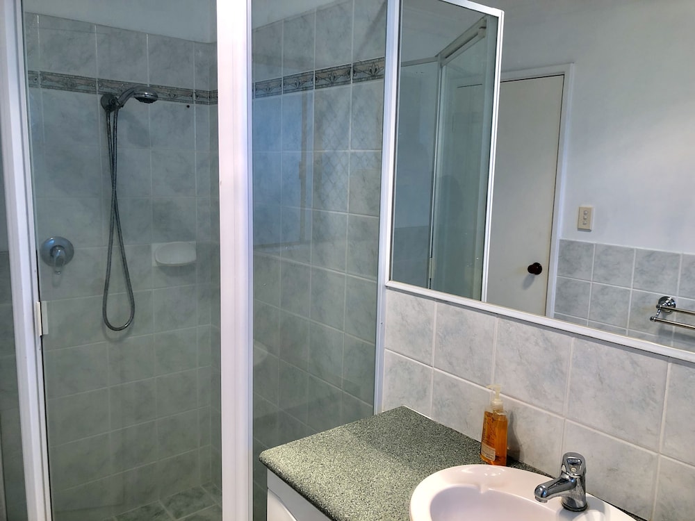 Room D photo 2