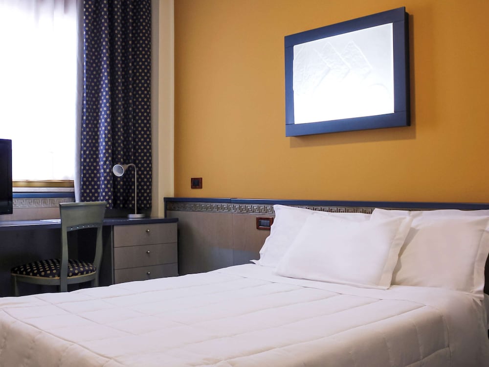 Standard Twin Room, 2 Twin Beds - Photo 1