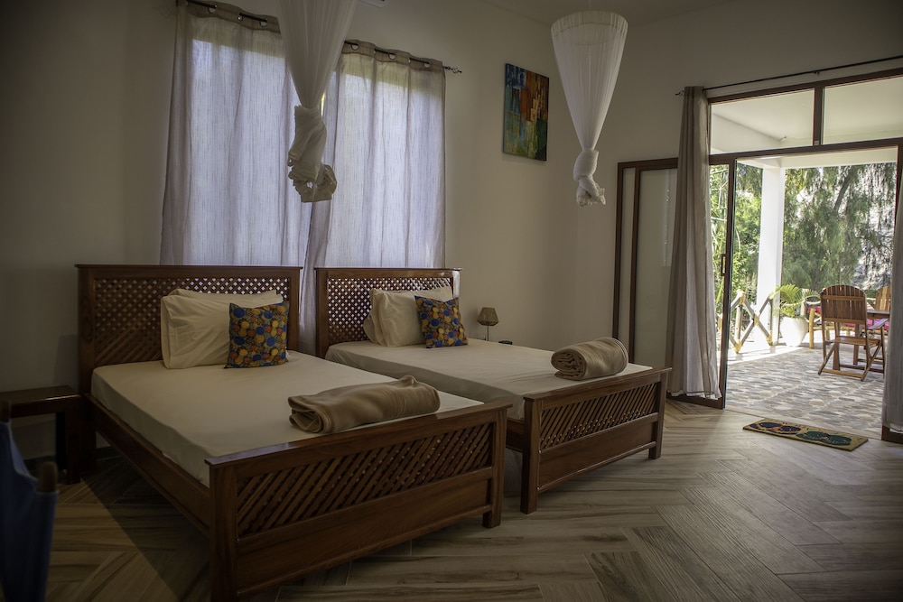 2 Bedroom Family Beachfront Suite photo 2