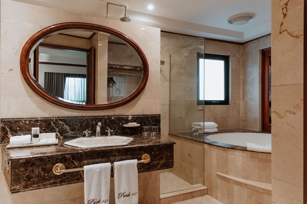 Grand Suite, Hot Tub - Photo 11