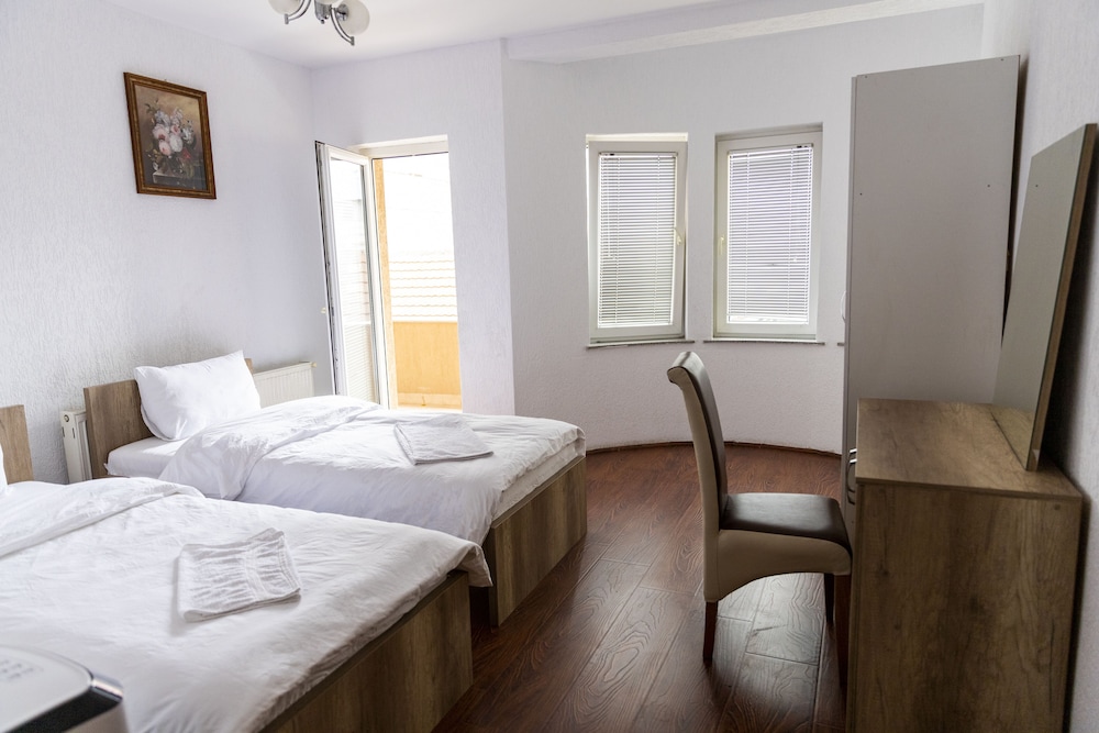 Basic Twin Room photo 2