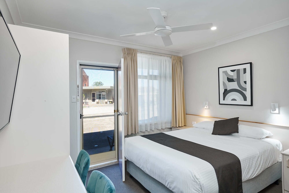 Standard Room, 1 Queen Bed photo 1