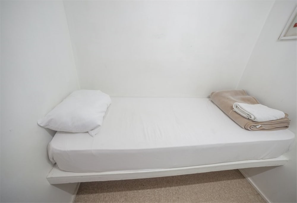 Shared Dormitory, Men only photo 1
