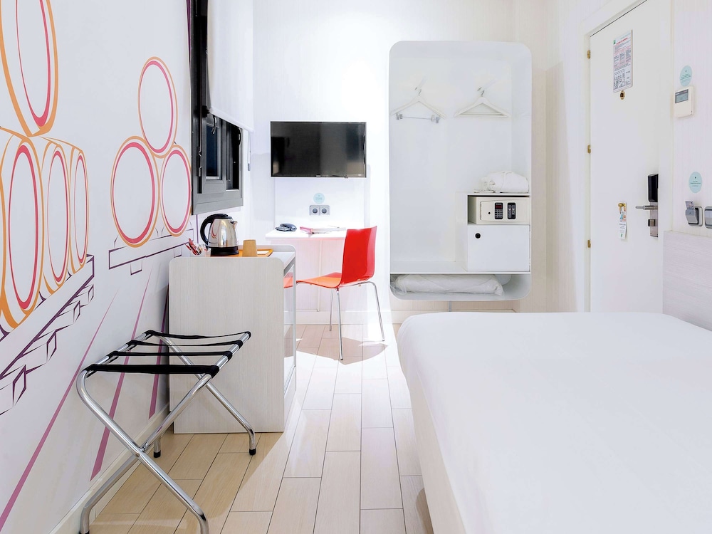 Basic Single Room, 1 Twin Bed (Inward-facing)