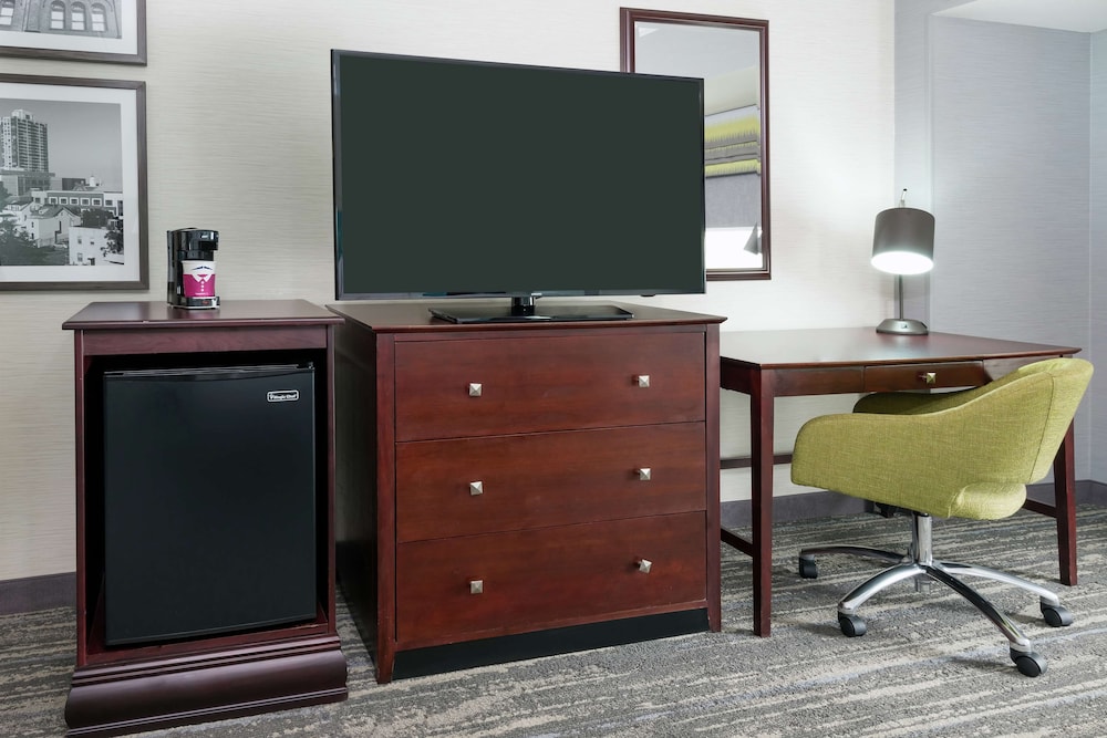Room, 1 King Bed, Accessible (Hearing) - Photo 1