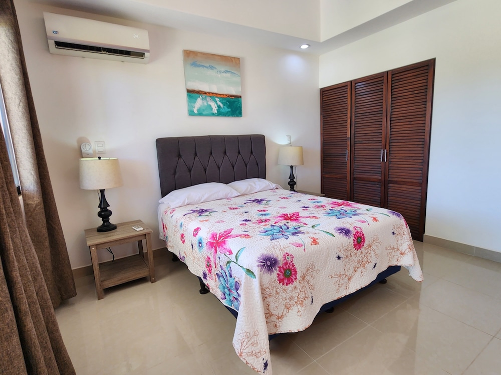 Basic Villa photo 1