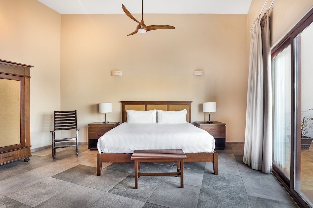 Deluxe Room, 1 King Bed, Ocean View