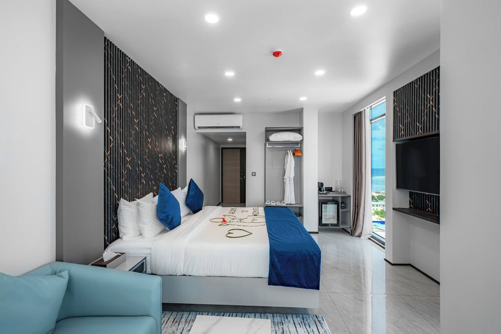 Honeymoon Double Room, Balcony, Sea View photo 3